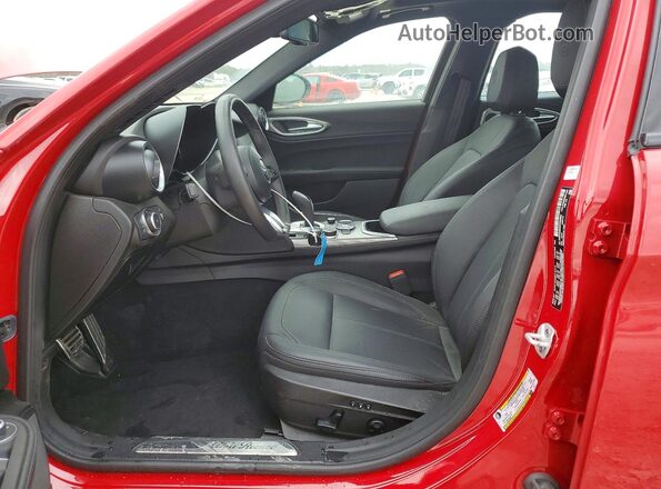 ZARFAMBN9R7684662 2024 ALFA ROMEO GIULIA Красный Вид салона спереди