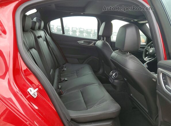ZARFAMBN9R7684662 2024 ALFA ROMEO GIULIA Красный Вид задних сидений