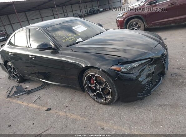 ZARFAMBNXR7678157 2024 ALFA ROMEO GIULIA Черный Передняя правая четверть