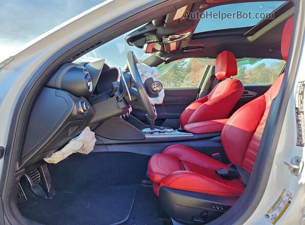 ZARFANBN3R7677910 2024 ALFA ROMEO GIULIA Белый Вид салона спереди