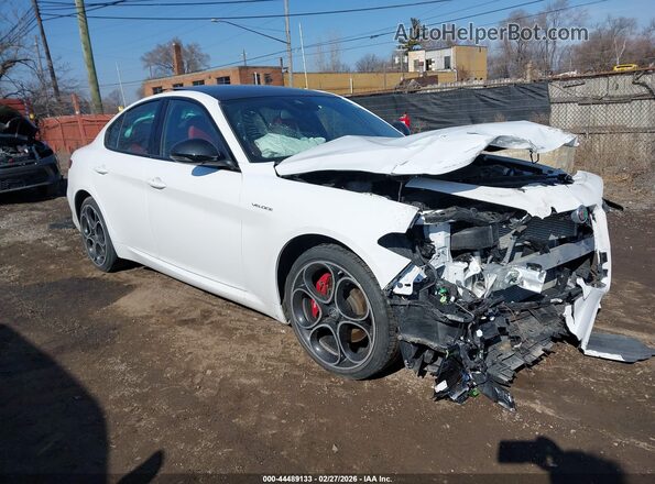 ZARFANBNXP7675181 2023 ALFA ROMEO GIULIA Белый Передняя правая четверть