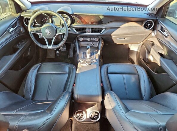 ZASFAKBNXJ7B62813 2018 ALFA ROMEO STELVIO Gray Vista del salpicadero