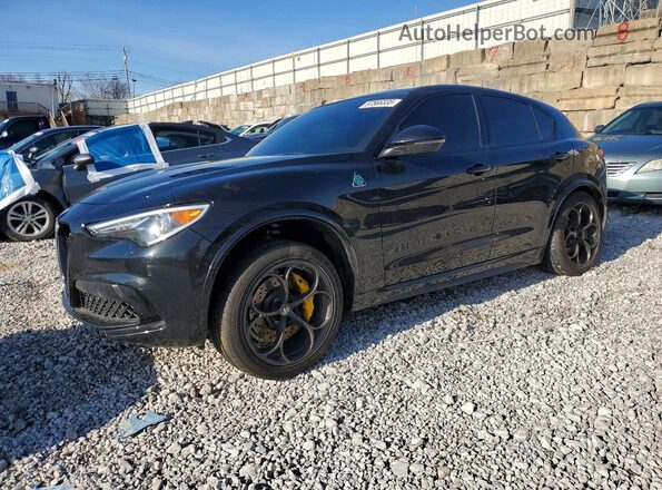 ZASFAKEV0J7C27485 2018 ALFA ROMEO STELVIO Черный Передняя левая четверть