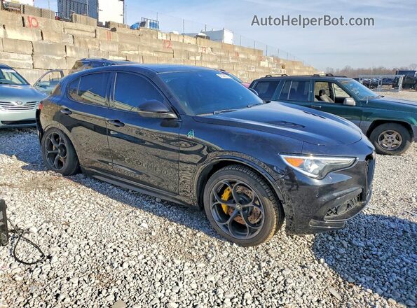 ZASFAKEV0J7C27485 2018 ALFA ROMEO STELVIO Черный Передняя правая четверть