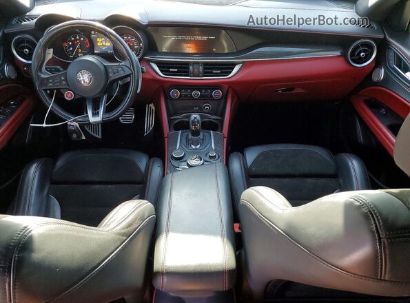 ZASFAKEV0J7C27485 2018 ALFA ROMEO STELVIO Черный Вид панели приборов