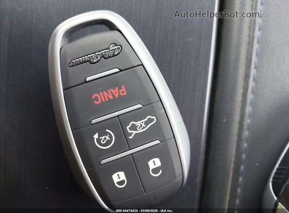 ZASFAKNN5J7B99232 2018 ALFA ROMEO STELVIO Red Vista del salpicadero