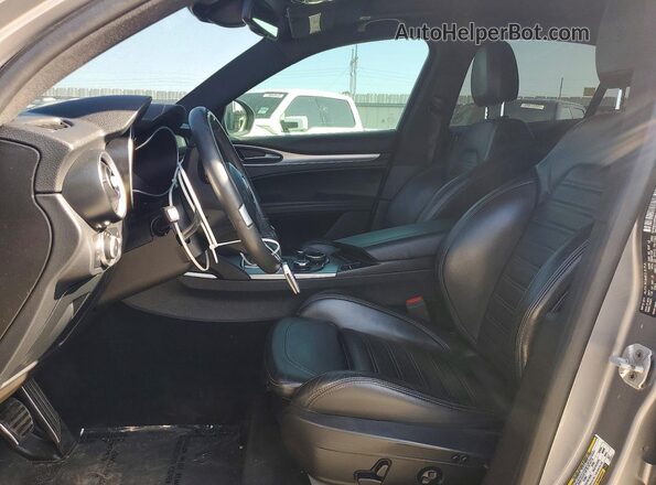 ZASFAKNN8J7B64541 2018 ALFA ROMEO STELVIO Серый Вид салона спереди