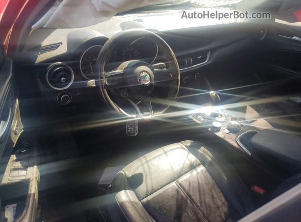 ZASPAJAN3M7C98236 2021 ALFA ROMEO STELVIO Red Vista del salpicadero