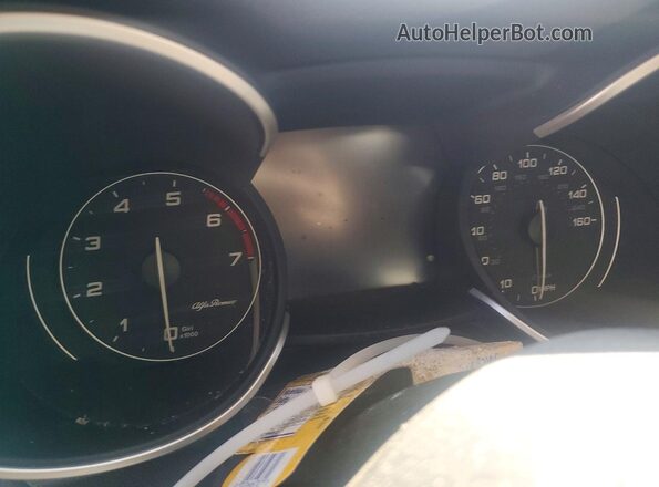 ZASPAJAN3M7C98236 2021 ALFA ROMEO STELVIO Red Vista del cuadro de instrumentos