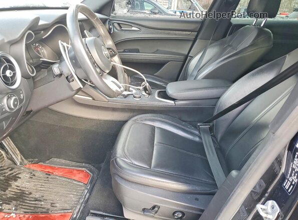 ZASPAJAN7N7D38772 2022 ALFA ROMEO STELVIO Черный Вид салона спереди