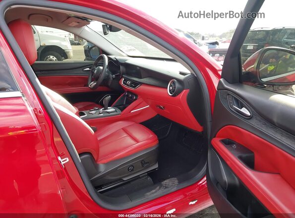 ZASPAJAN9L7C91807 2020 ALFA ROMEO STELVIO Красный Вид салона спереди