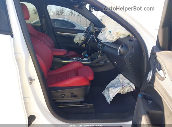 ZASPAKBN0R7D75558 2024 ALFA ROMEO STELVIO Белый Вид салона спереди
