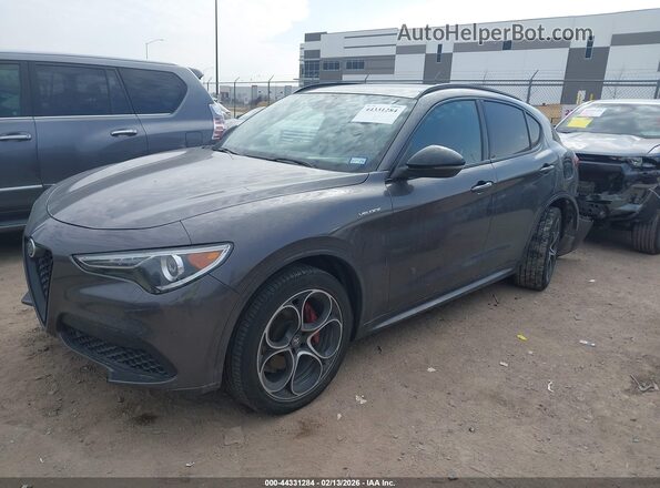 ZASPAKBN1P7D54084 2023 ALFA ROMEO STELVIO Gray Առջևի ձախ երեք քառորդ տեսարան