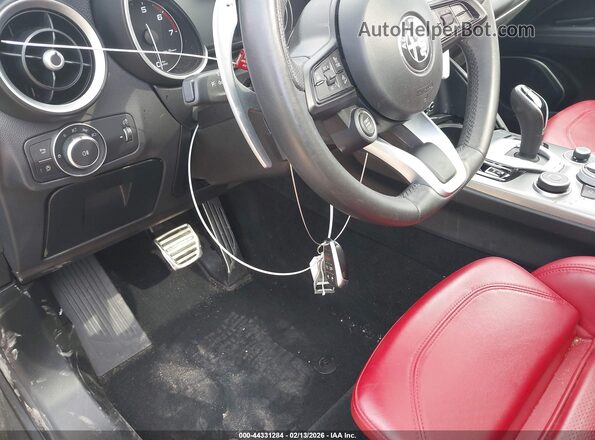 ZASPAKBN1P7D54084 2023 ALFA ROMEO STELVIO Gray Առջևի վահանակի տեսք