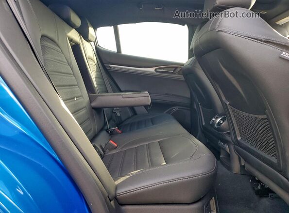 ZASPAKBN3R7D75358 2024 ALFA ROMEO STELVIO Синий Вид задней части салона