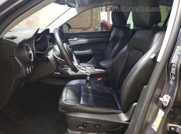 ZASPAKBN5L7C83272 2020 ALFA ROMEO STELVIO Gray Vista interior delantera