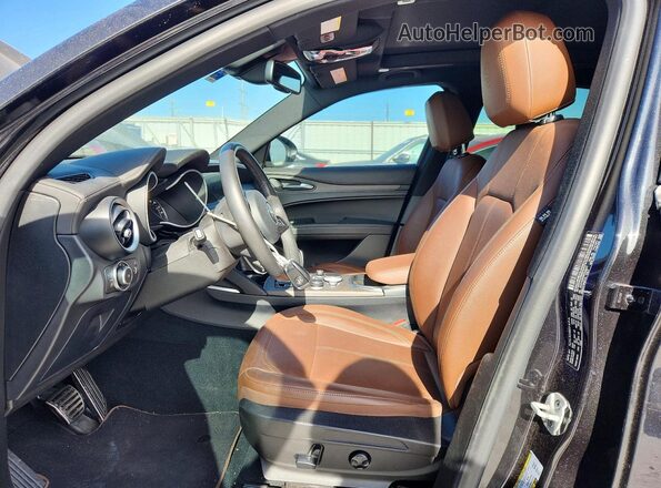 ZASPAKBN7N7D45077 2022 ALFA ROMEO STELVIO Черный Вид салона спереди