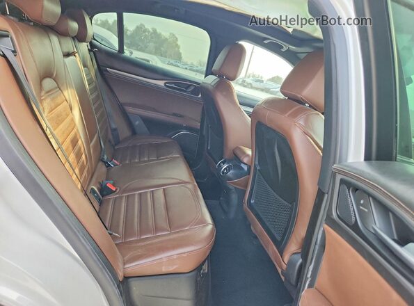 ZASPAKBN9K7C50418 2019 ALFA ROMEO STELVIO White Vista interior trasera