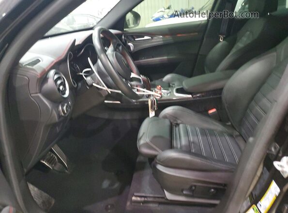 ZASPAKBN9P7D65446 2023 ALFA ROMEO STELVIO Черный Вид салона спереди