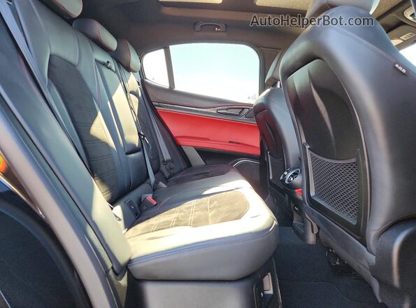 ZASPAKEV2K7C52877 2019 ALFA ROMEO STELVIO Black Widok wnętrza z tyłu