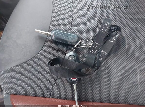 ZFBCFADH6GZ038083 2016 FIAT 500L Зеленый Вид панели приборов