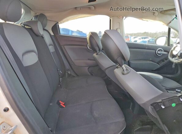 ZFBCFXBT7GP341010 2016 FIAT 500X White Հետևի նստատեղերի տեսք