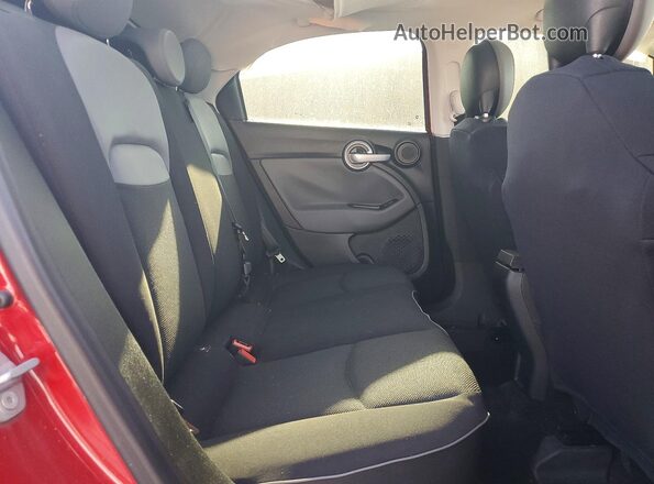 ZFBCFXBTXGP361509 2016 FIAT 500X Red Widok tylnych siedzeń