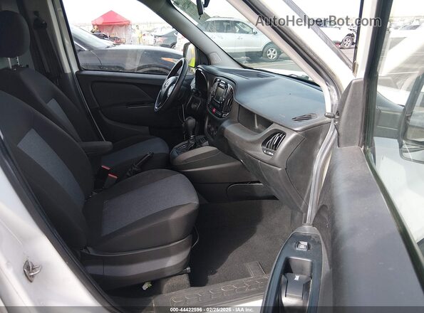 ZFBERFAT3G6C42561 2016 RAM PROMASTER CITY Белый Вид салона спереди