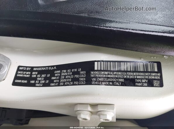 ZN661XUAXHX213980 2017 MASERATI LEVANTE White Vista del compartimento del motor