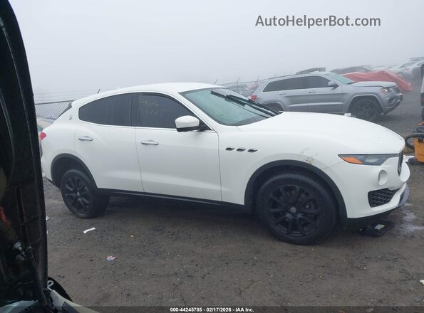 ZN661XUAXHX213980 2017 MASERATI LEVANTE White Vista interior trasera