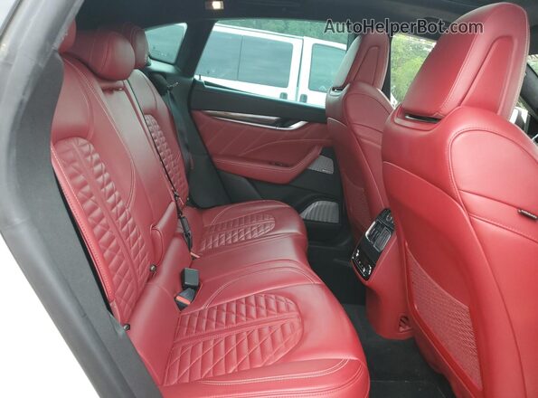ZN661ZUA7KX323145 2019 MASERATI LEVANTE Белый Вид задней части салона