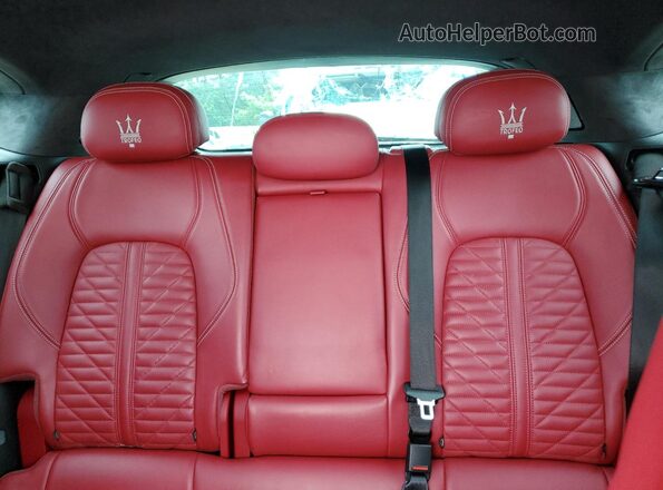 ZN661ZUA7KX323145 2019 MASERATI LEVANTE Белый Вид задних сидений