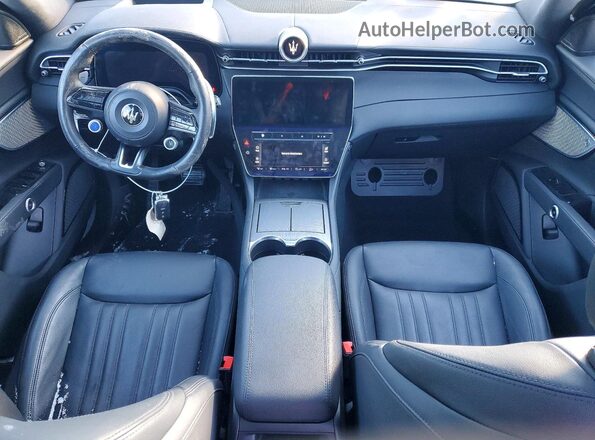 ZN6PMDAA8R7456610 2024 MASERATI GRECALE Белый Вид панели приборов