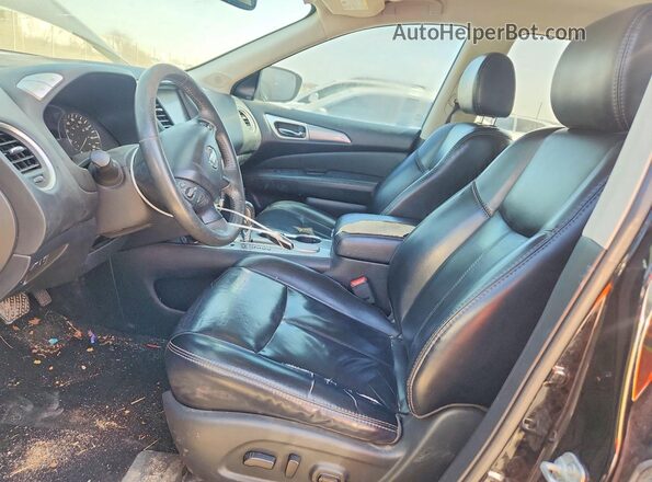 5N1DR2MN9HC672671 2017 NISSAN PATHFINDER Черный Вид салона спереди
