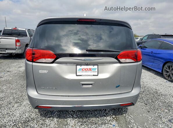 2C4RC1N79HR684994 2017 CHRYSLER PACIFICA Серебряный Вид салона спереди