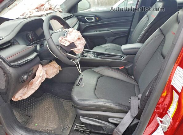 3C4NJDDNXST621879 2025 JEEP COMPASS Красный Вид панели приборов