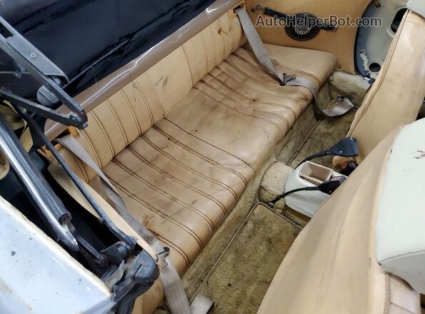 124CS20149944 1979 FIAT 124 Cream Rear seats view