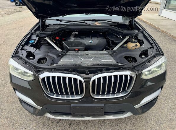 5UXTR9C59JLC75432 2018 BMW X3 Зеленый Вид задней части салона
