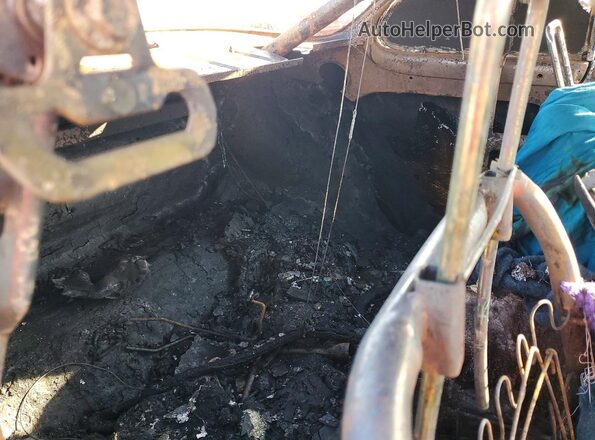 1422867461 1972 VOLKSWAGEN KARMANGHIA Пожар Вид задних сидений