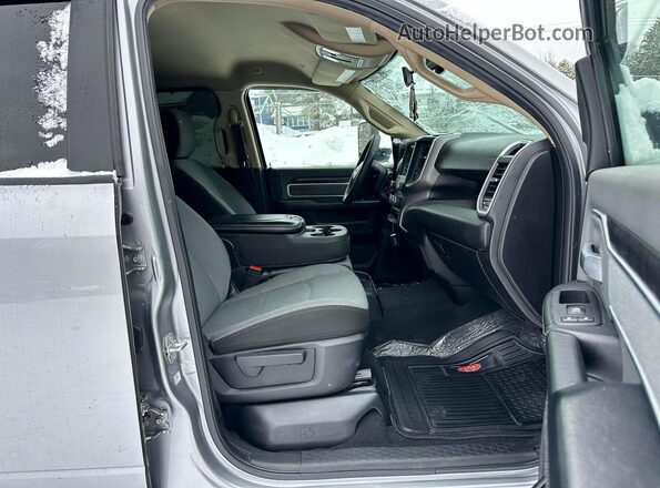 3C63RRHL2KG715406 2019 RAM 3500 Gray Widok wnętrza z przodu