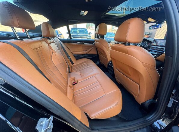 WBAJE7C58KWW14782 2019 BMW OTHER Черный Вид салона спереди