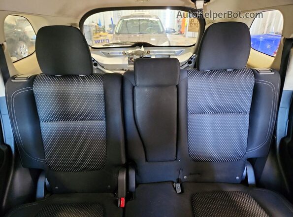 JA4AD2A34KZ053323 2019 MITSUBISHI OUTLANDER Silver Widok wnętrza z tyłu