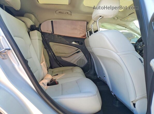WDCTG4EB3LU021815 2020 MERCEDES-BENZ GLA-CLASS Silver Vista interior trasera