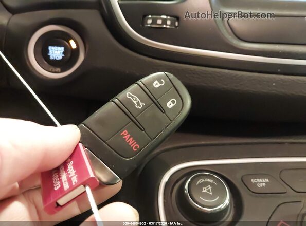 1C3CCCAB0HN510986 2017 CHRYSLER 200 Серебряный Вид панели приборов