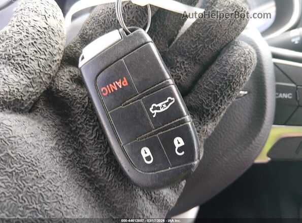 1C3CCCFBXHN501317 2017 CHRYSLER 200 Белый Вид панели приборов