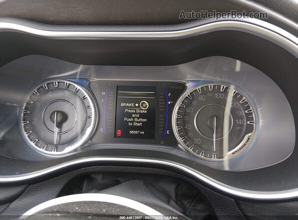1C3CCCFBXHN501317 2017 CHRYSLER 200 Белый Вид задних сидений