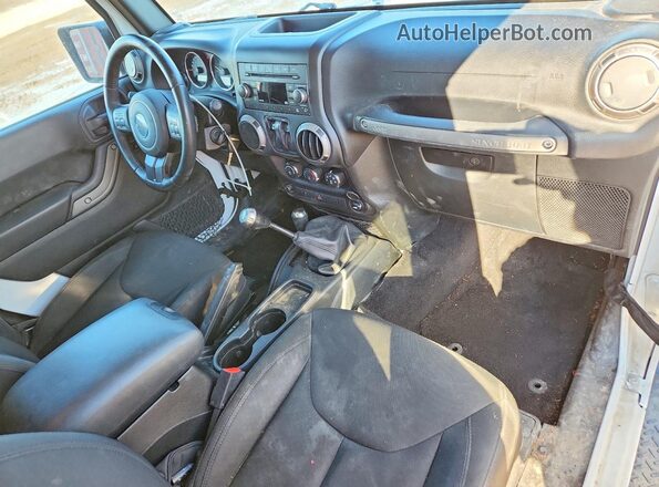 1C4AJWAG0GL237466 2016 JEEP WRANGLER Белый Вид панели приборов