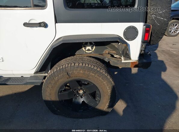 1C4BJWDG4GL156552 2016 JEEP WRANGLER UNLIMITED White 