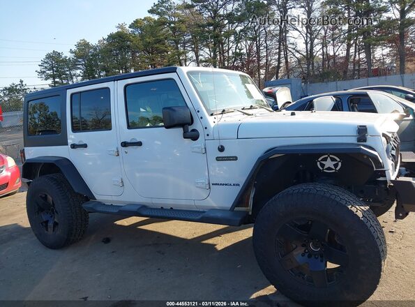 1C4BJWDG4GL156552 2016 JEEP WRANGLER UNLIMITED White Widok wnętrza z tyłu