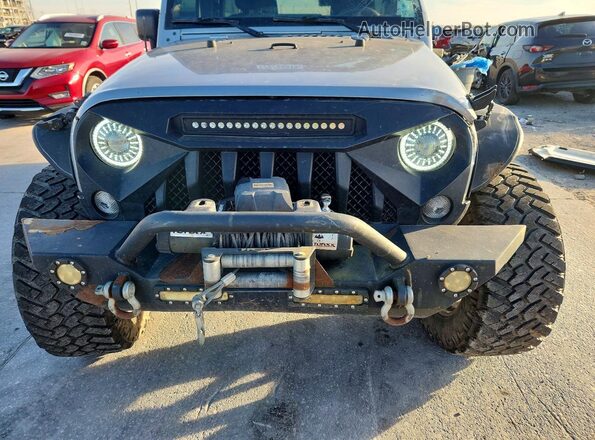 1C4BJWDG4HL665218 2017 JEEP WRANGLER Gray Widok komory silnika